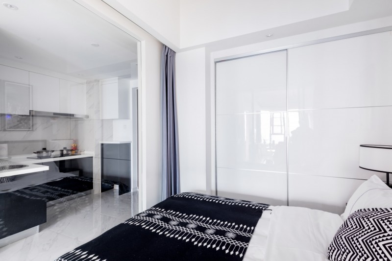 Интерьер в черно-белых тонах Интерьер в черно-белых тонах