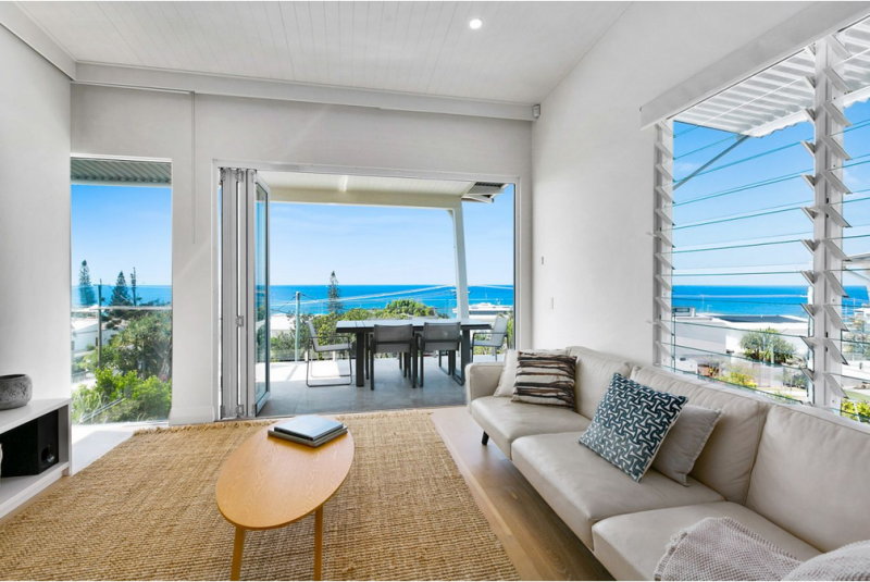 Минималистичный таунхаус на солнечном побережье Австралии в Нуса-Хедс Минималистичный таунхаус на солнечном побережье Австралии в Нуса-Хедс