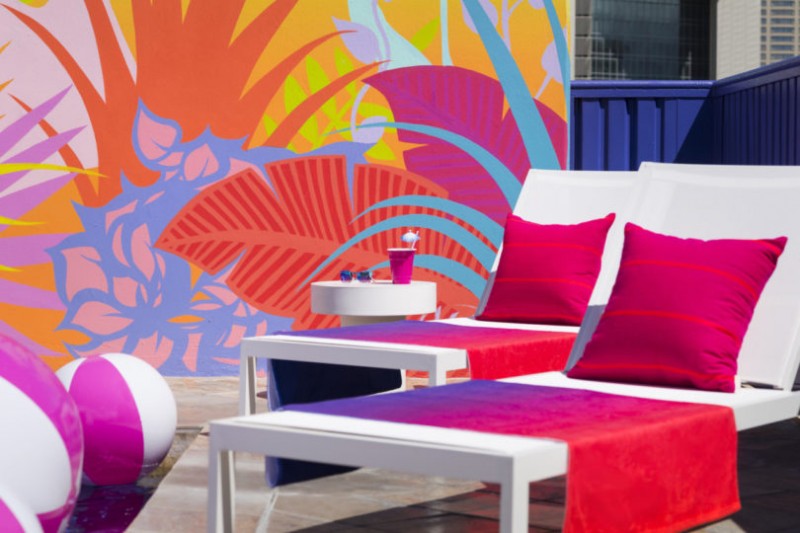 Неоновые цвета в интерьере отеля Shoreline Hotel Waikiki 4* на острове Оаху, Гавайи Неоновые цвета в интерьере отеля Shoreline Hotel Waikiki 4* на острове Оаху, Гавайи