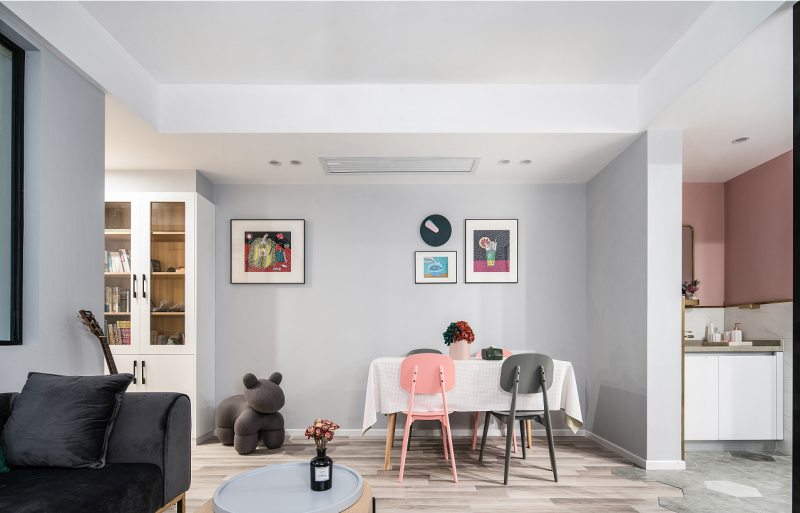 Уютные апартаменты в серо-розовой гамме