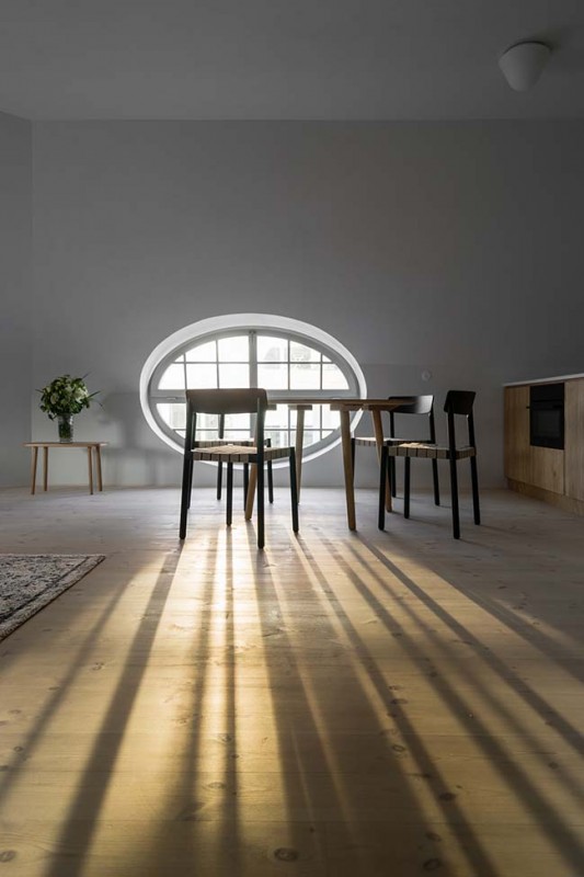 Квартира в мансарде многоквартирного дома 1911 года постройки в Кракове