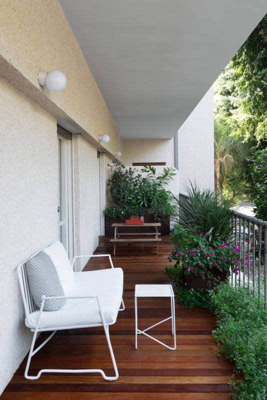 Дом в стиле "баухауз" с внутренними стеклянными стенами в Тель-Авиве Дом в стиле "баухауз" с внутренними стеклянными стенами в Тель-Авиве