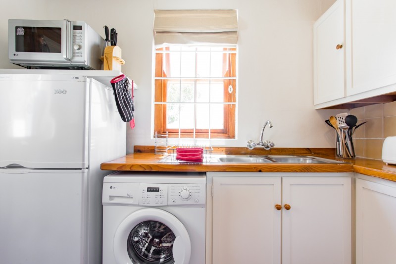 Интерьер коттеджа в сине-белых цветах