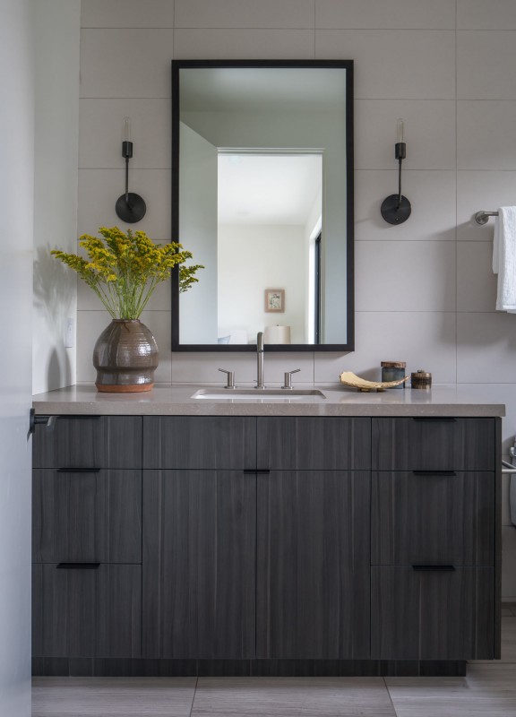 Нейтральная палитра мягких тонов и фактур в интерьере резиденции в Санта-Монике, Калифорния