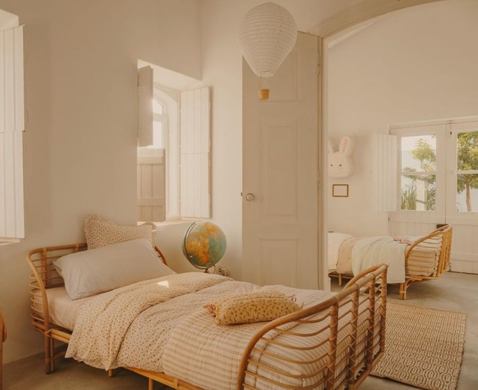 Интерьер с земляными и оттенками охры от дизайнеров Zara Home
