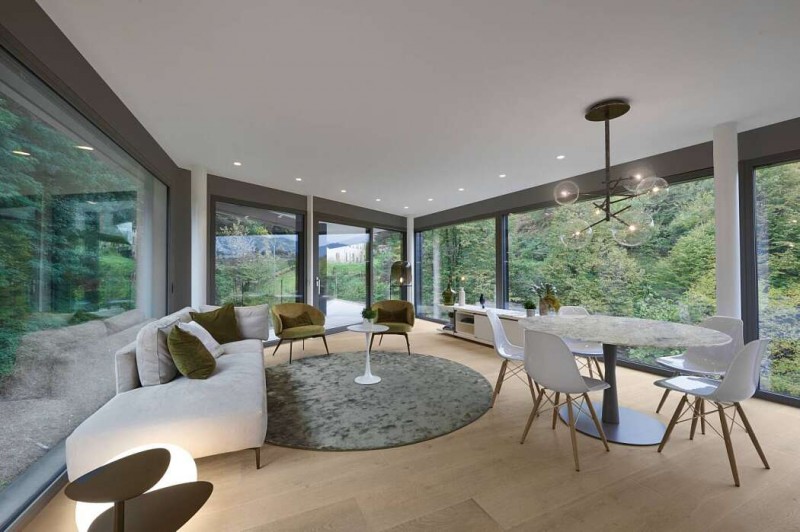 Многоквартирный дом, расположенный в Швейцарии, в городе Парадизо Многоквартирный дом, расположенный в Швейцарии, в городе Парадизо