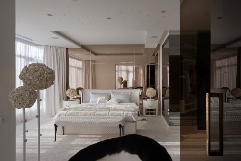 Светлый интерьер с яркими акцентами