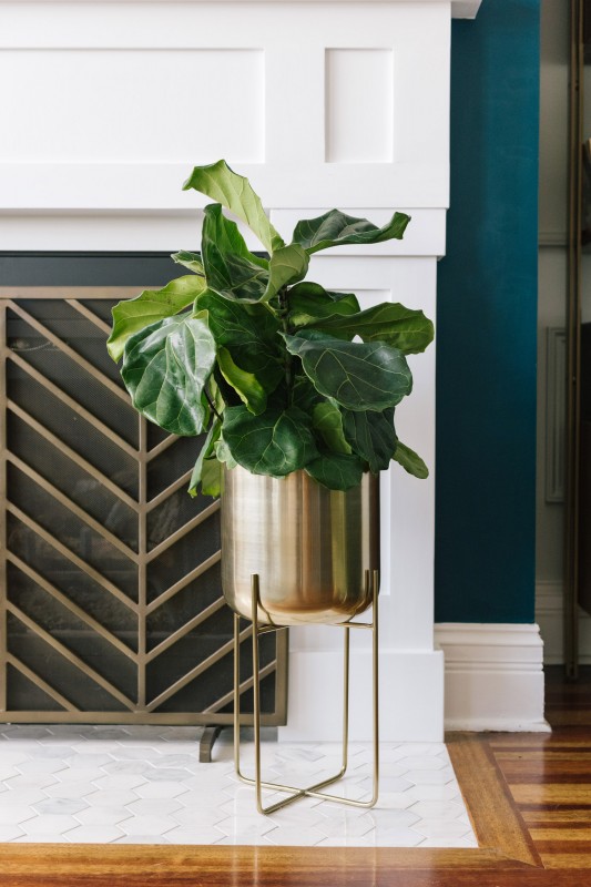 Прохладные цвета и медные акценты в интерьере просторных чикагских апартаментов Прохладные цвета и медные акценты в интерьере просторных чикагских апартаментов