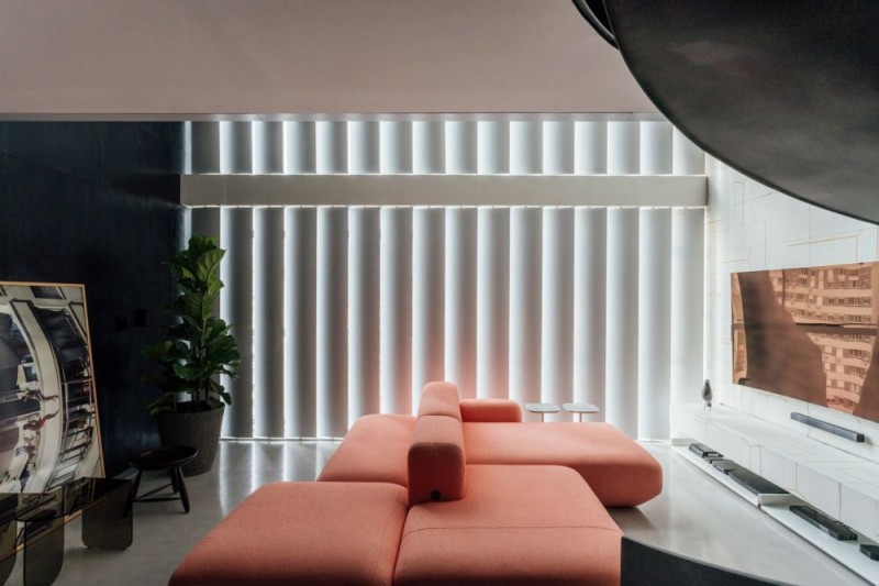 Стильная квартира-лофт с оригинальной винтовой лестницей