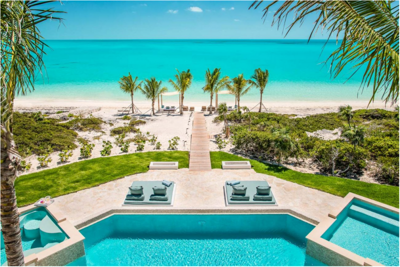 Небольшой отель Pearl West в городе Лонг-Бэй-Хиллс, острова Тёркс и Кайкос