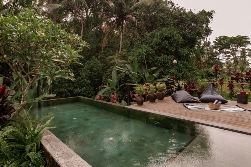 Вилла в стиле "лофт" с роскошным фоном тропических джунглей на Бали Вилла в стиле "лофт" с роскошным фоном тропических джунглей на Бали