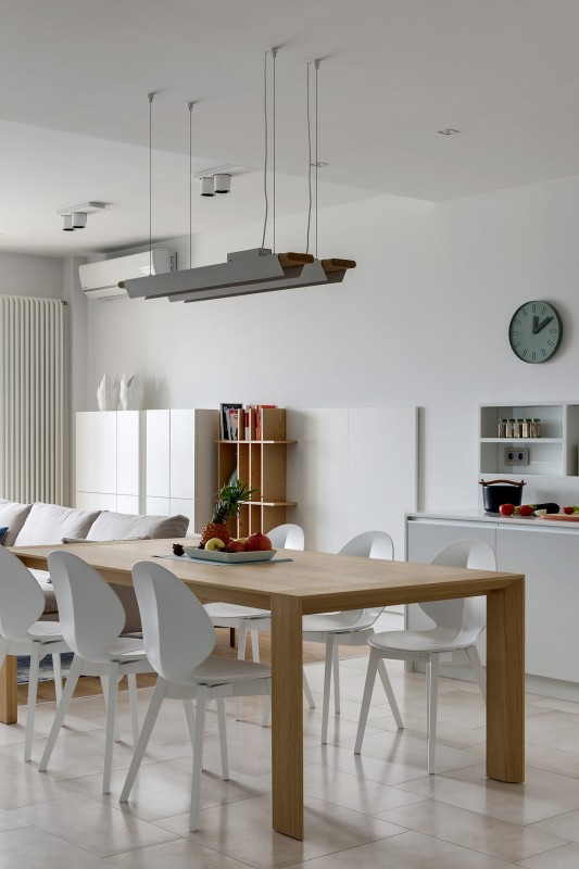 Акцент на синий и красный цвета