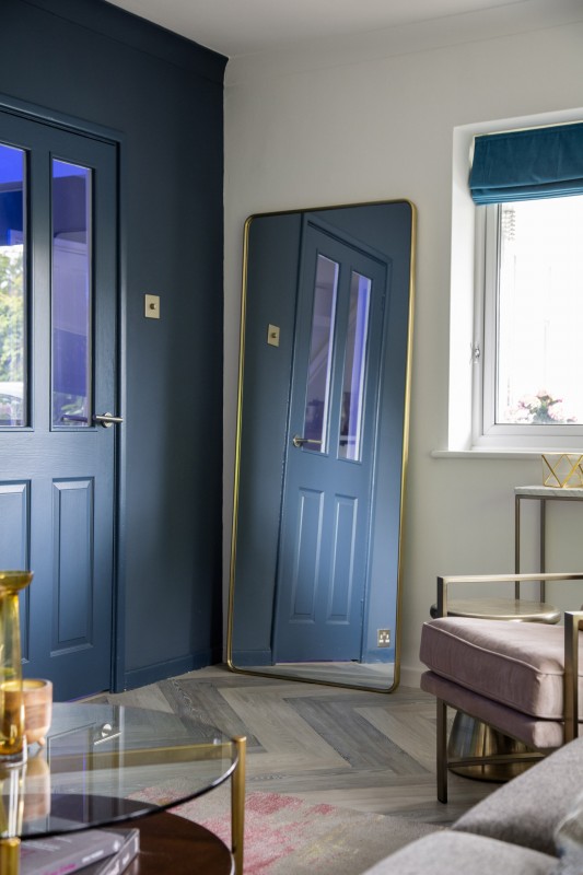 Интерьер уютной гостиной в лондонском таунхаусе