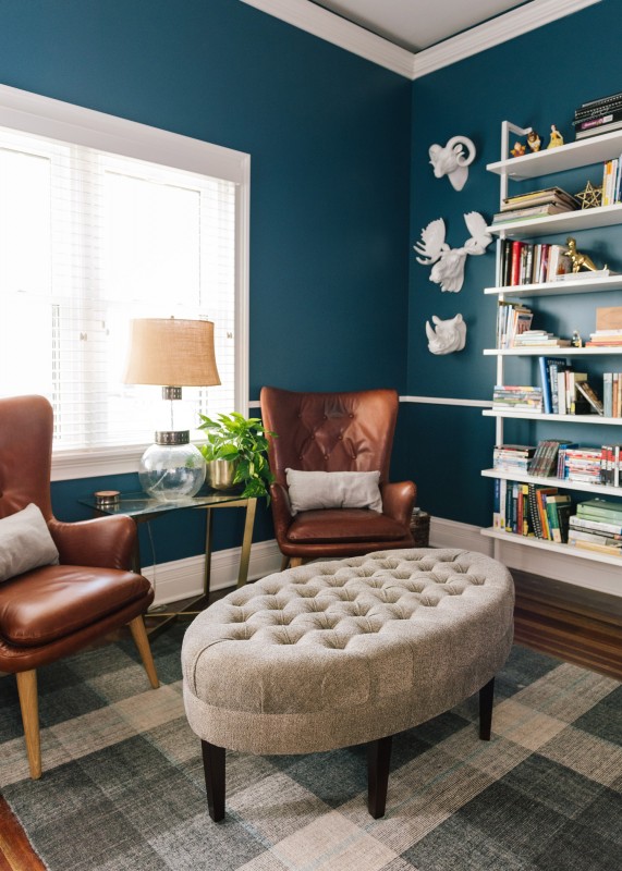 Прохладные цвета и медные акценты в интерьере просторных чикагских апартаментов Прохладные цвета и медные акценты в интерьере просторных чикагских апартаментов