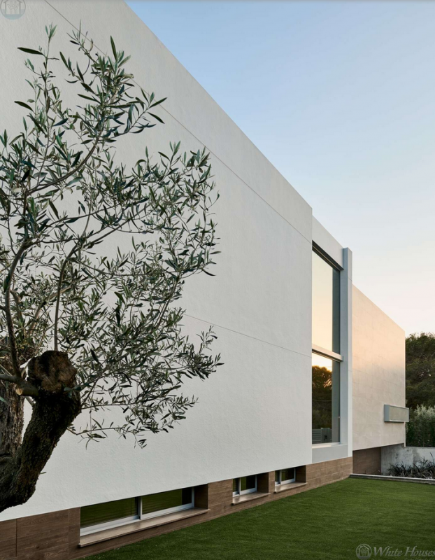 Современная вилла на берегу Средиземного моря