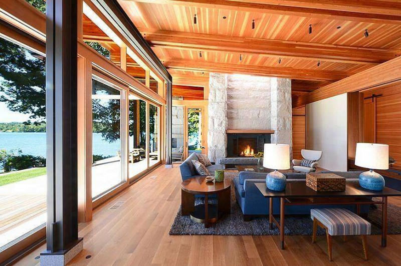 Дом у озера в Канаде