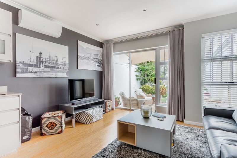 Приглушенные оттенки и элегантная современная мебель в интерьере апартаментов в Кейптауне Приглушенные оттенки и элегантная современная мебель в интерьере апартаментов в Кейптауне