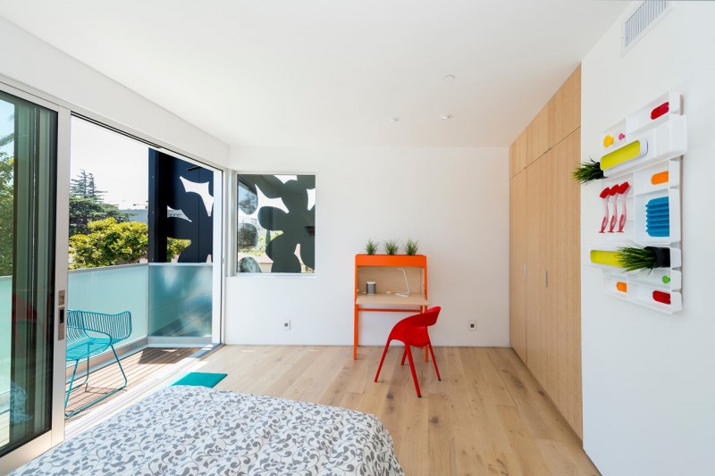 Резиденция в Калифорнии с фасадом из металлических цветов