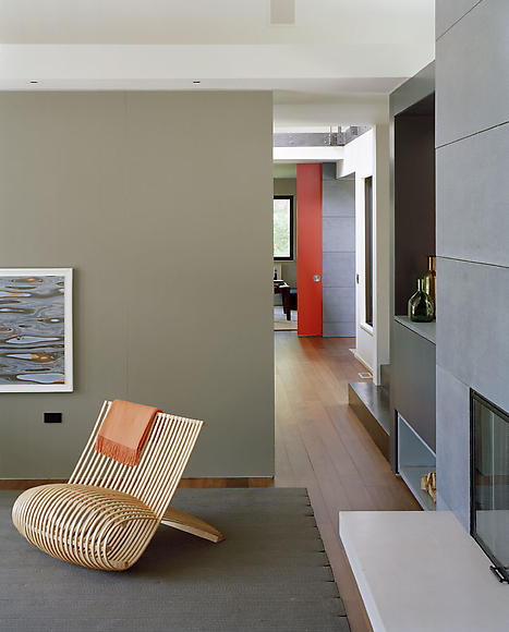 Современный загородный дом посреди леса Современный загородный дом посреди леса