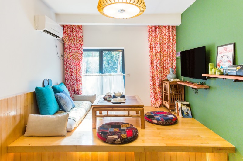 Старинная мебель в интерьере апартаментов в Гуаньчжоу