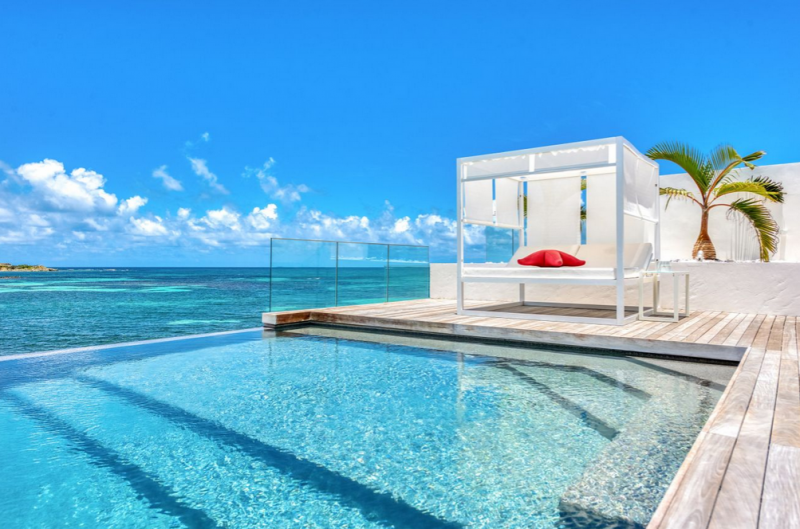 Впечатляющая вилла на берегу океана на острове Сен-Мартен Впечатляющая вилла на берегу океана на острове Сен-Мартен