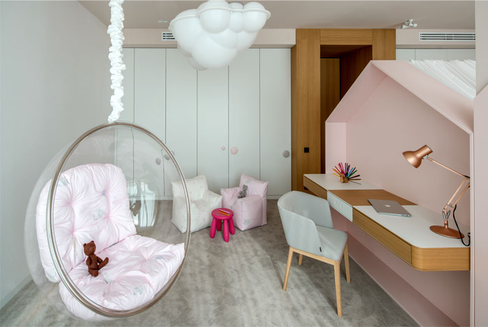 Минималистичный интерьер квартиры для семьи с маленькой дочкой