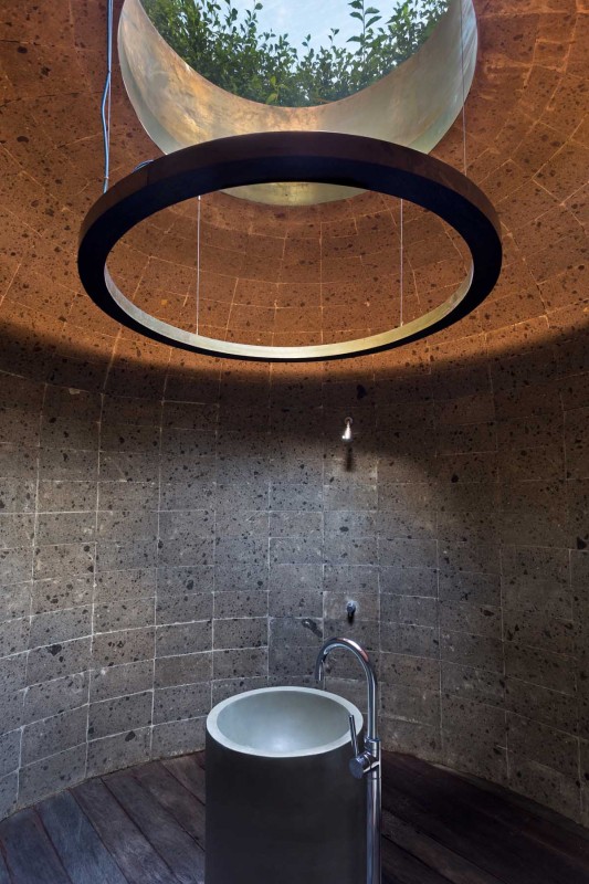 Уединенная вилла на Бали в окружении пышной зелени