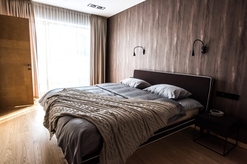 Гармоничный интерьер дома в Вильнюсе, оформленный в теплой цветовой гамме