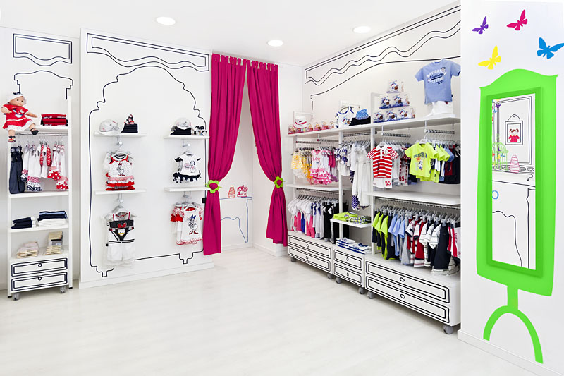 Магазинчик детской одежды в Валенсии, Испания Магазинчик детской одежды в Валенсии, Испания