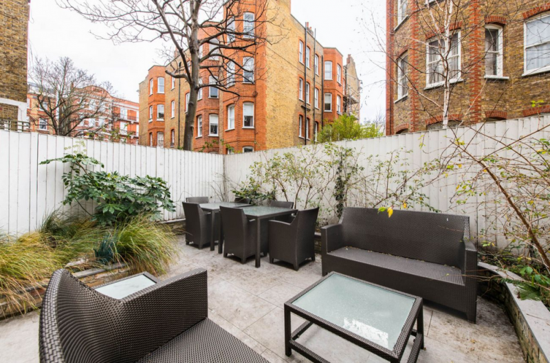 Отремонтированный викторианский дом в районе Кенсингтон в Лондоне