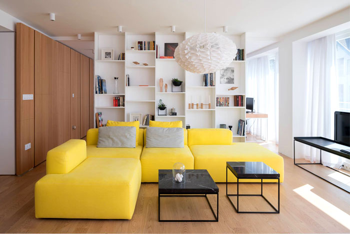 Сочетание яркого белого с деревянной облицовкой в декоре болгарской студии Сочетание яркого белого с деревянной облицовкой в декоре болгарской студии