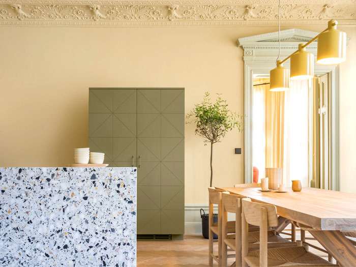 Старинные детали и современные элементы в декоре апартаментов в Стокгольме