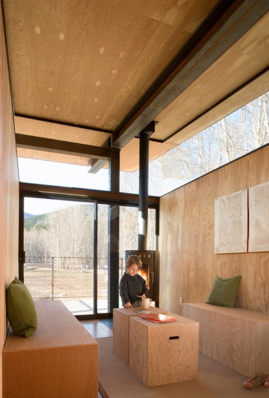 Группа из шести платформенных домов, расположенных на лугах в долине реки Моуу в штате Вашингтон Группа из шести платформенных домов, расположенных на лугах в долине реки Моуу в штате Вашингтон