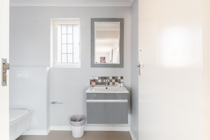 Оформление апартаментов в серых тонах в Дурбан-Норд, ЮАР Оформление апартаментов в серых тонах в Дурбан-Норд, ЮАР