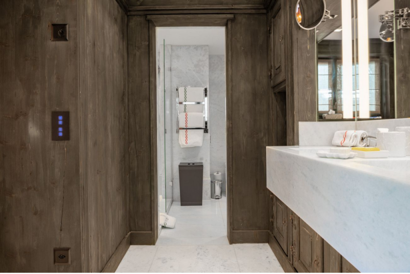 Просторное шале в деревне Гштад, Швейцария Просторное шале в деревне Гштад, Швейцария