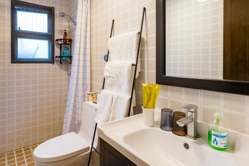 Старинная мебель в интерьере апартаментов в Гуаньчжоу