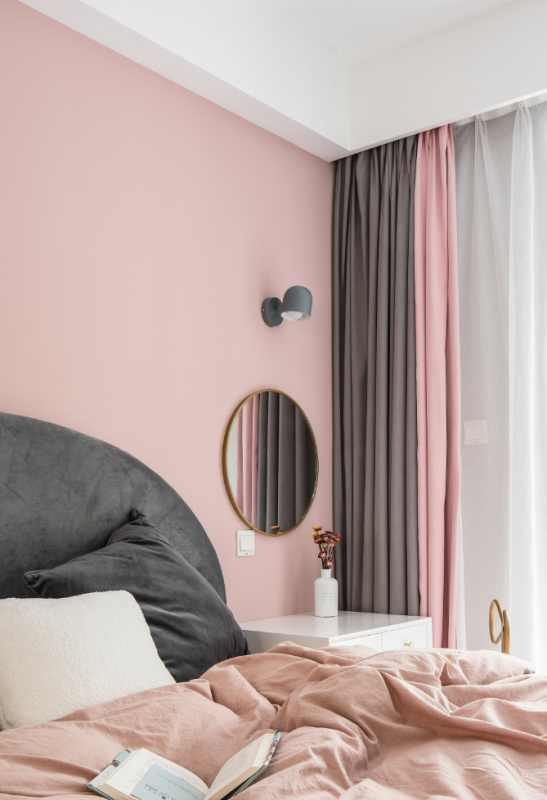 Уютные апартаменты в серо-розовой гамме