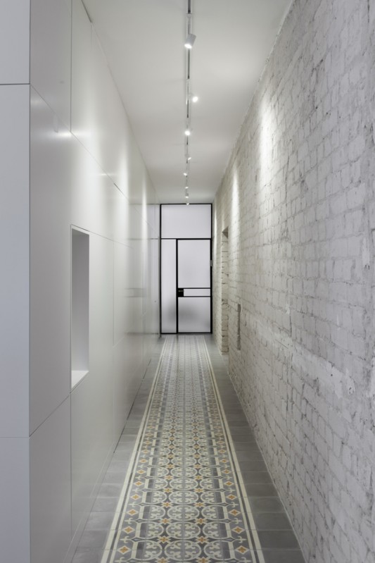 Длинная и узкая квартира в одном из старых домов Тель-Авива