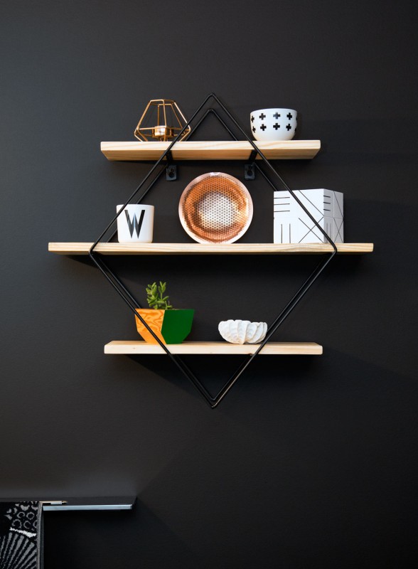 Контрастный декор небольшой ванной комнаты Контрастный декор небольшой ванной комнаты