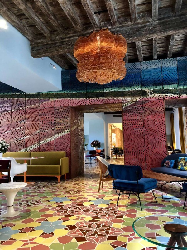 Отель L'Arlatan 3* во Франции