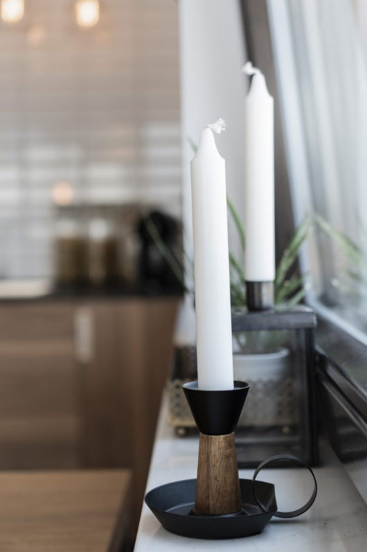 Промышленные акценты и натуральное дерево в дизайне польской квартиры