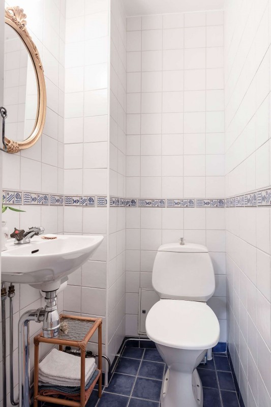 Высокие потолки и хорошо сохранившиеся детали начала ХХ века в апартаментах в Стокгольме