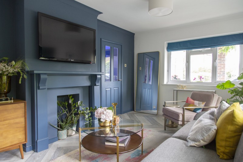 Интерьер уютной гостиной в лондонском таунхаусе