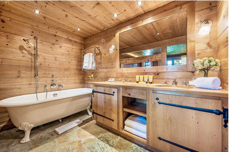 Классическое деревянное шале в Банье, Швейцария