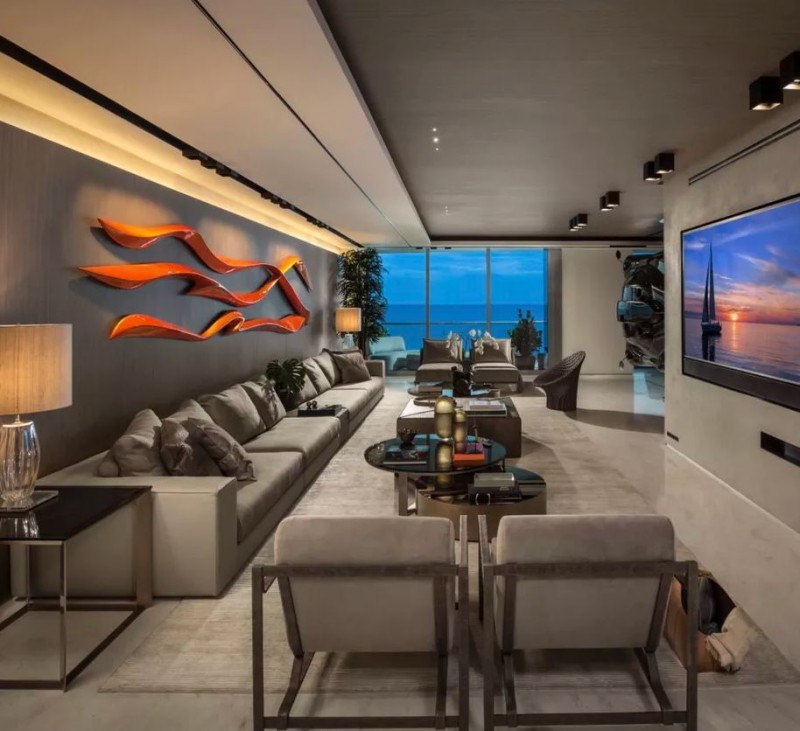 Эксклюзивные апартаменты с редким суперкаром Pagani Zonda R в качестве перегородки