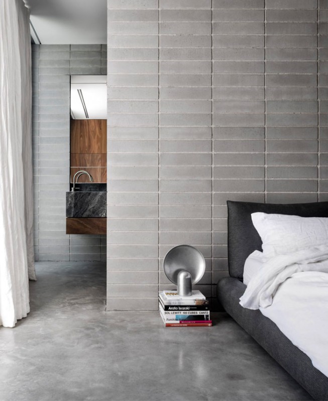 Серый камень и дерево в интерьере дома в Мельбурне, Австралия