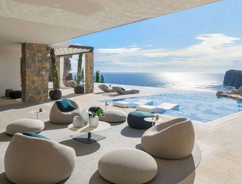 Вилла на берегу моря, расположенная на испанских Балеарских островах