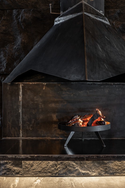 Двухуровневый пентхаус в стиле "брутализм" Двухуровневый пентхаус в стиле "брутализм"