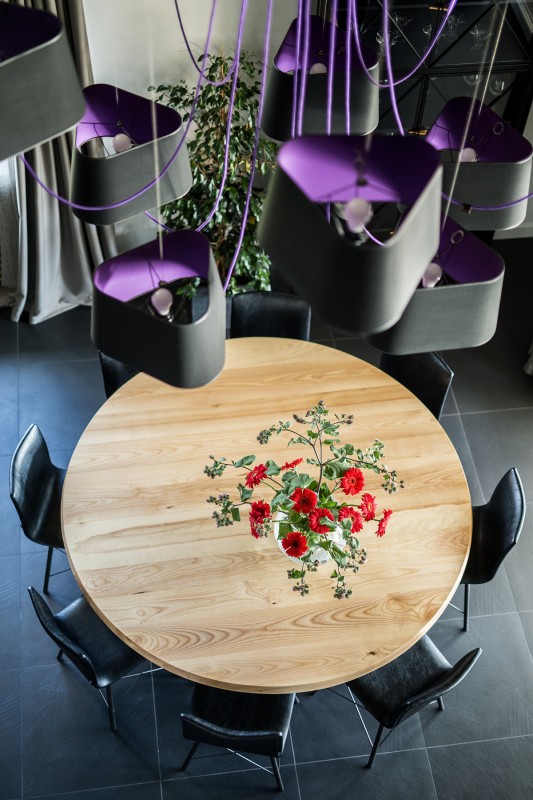 Необычные элементы декора и система освещения в загородном доме Необычные элементы декора и система освещения в загородном доме