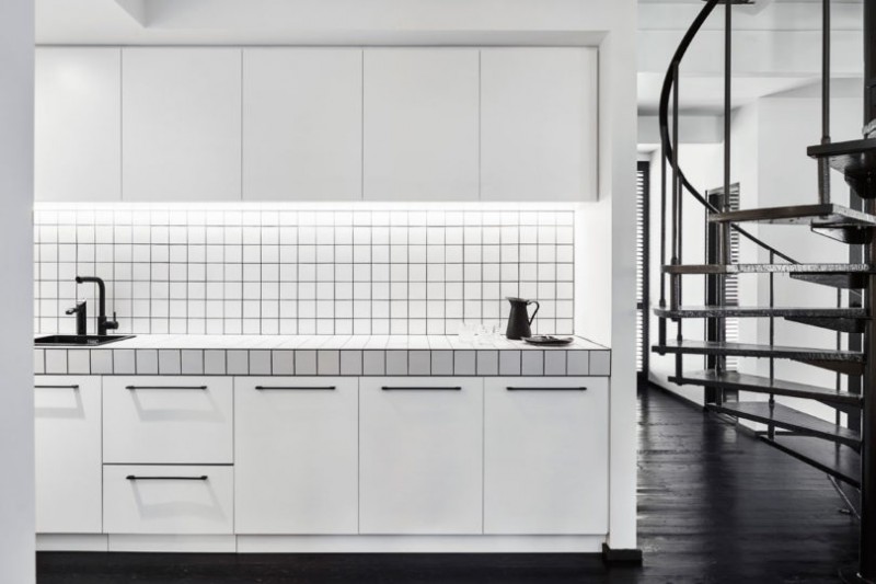 Черно-белый интерьер и живая зелень в офисе в Мельбурне Черно-белый интерьер и живая зелень в офисе в Мельбурне